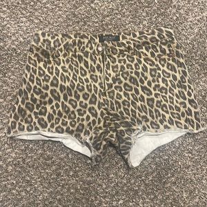 Leopard Judy blue shorts.